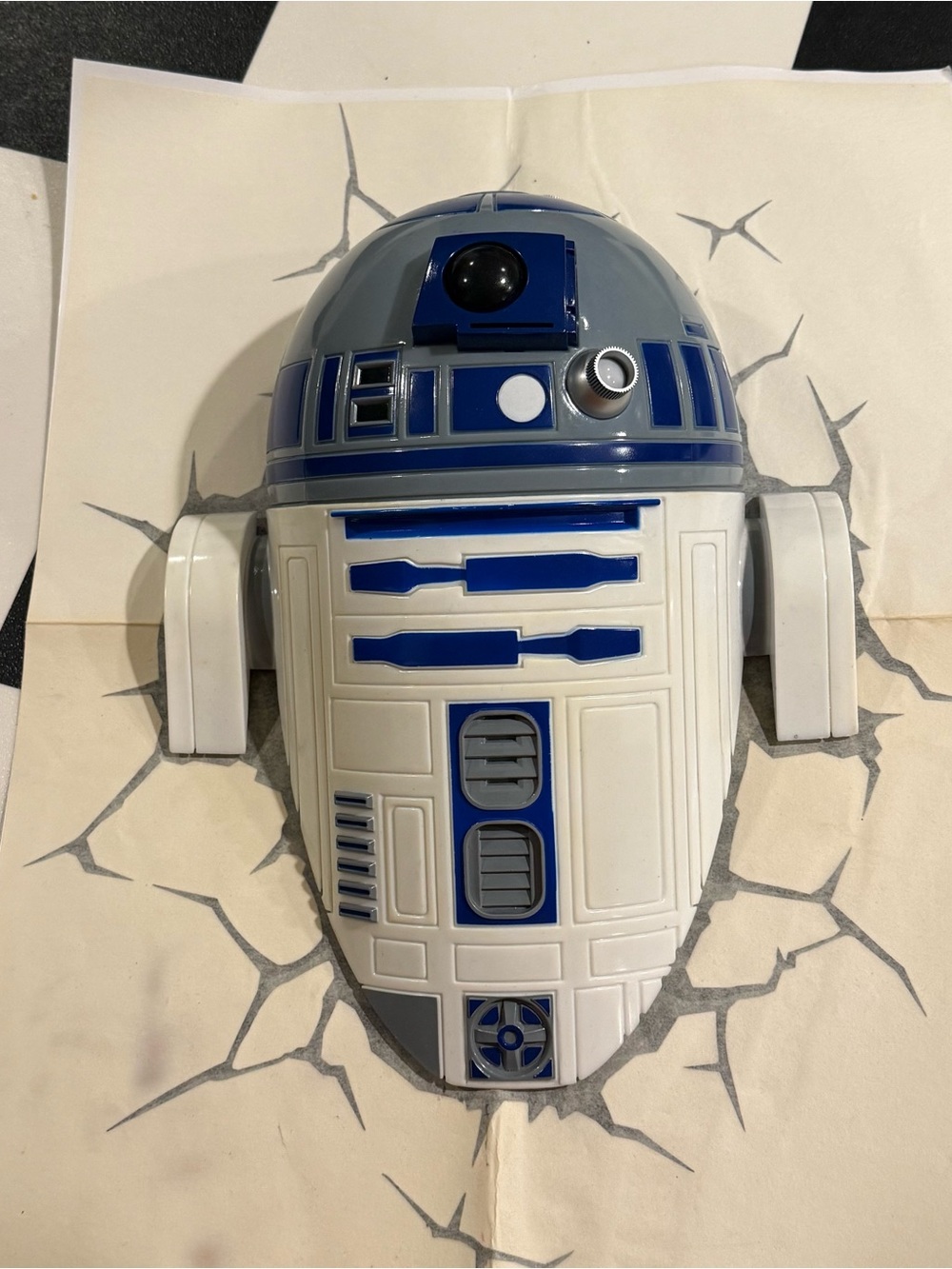 StarWars R2-D2 Droid Wall Nightlight Accent 3D Light FX Smashing thru wall